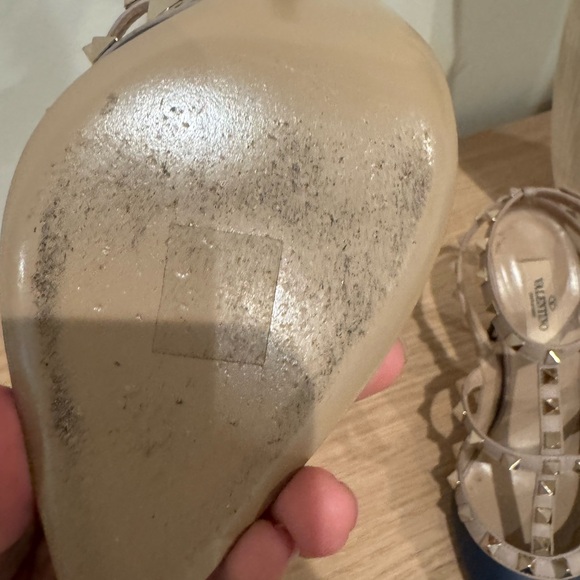 Valentino Garavani Navy and Beige Rockstud Pointed-Toe Strappy Pumps - Picture 7 of 16